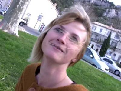 Französin kommt zum Analporno Dreh mit