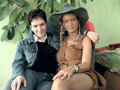 Beim spontanen Casting zeigt eine Deutsche wie sie sich fingert